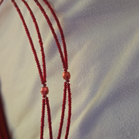 Classy red purse with beads. - Picture 4 of 12